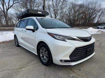  Salvage Toyota Sienna