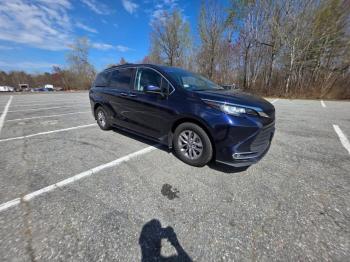  Salvage Toyota Sienna