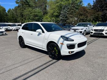  Salvage Porsche Cayenne