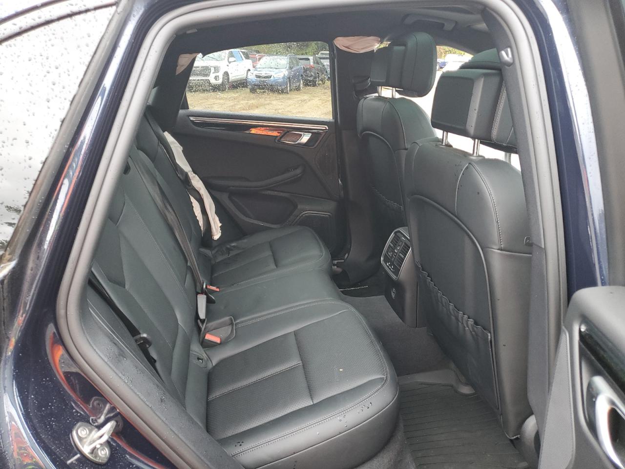 Porsche Macan Base Base Image 2