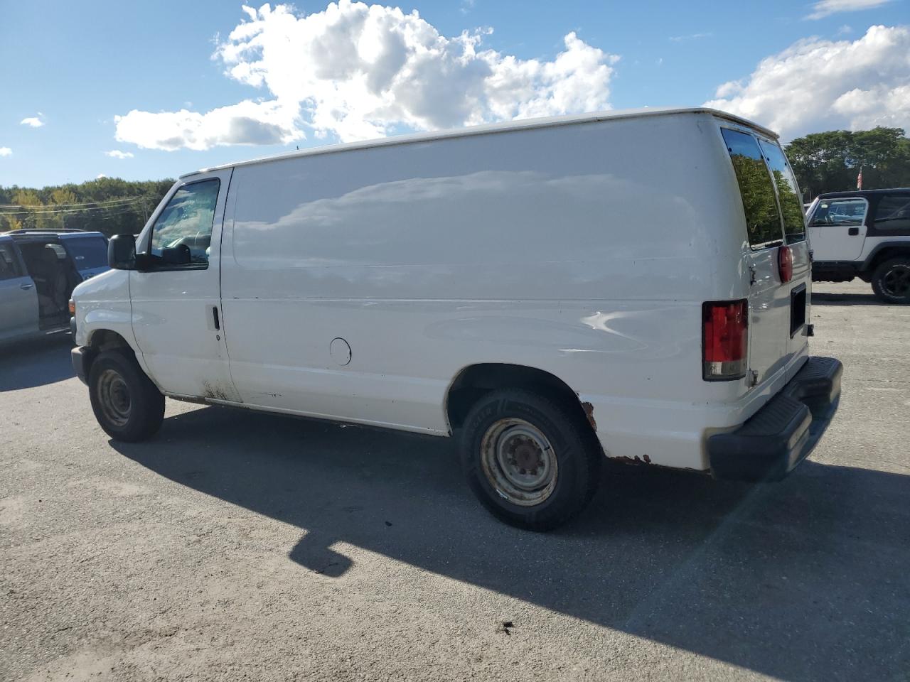 Ford Econoline E150 Van Image 2