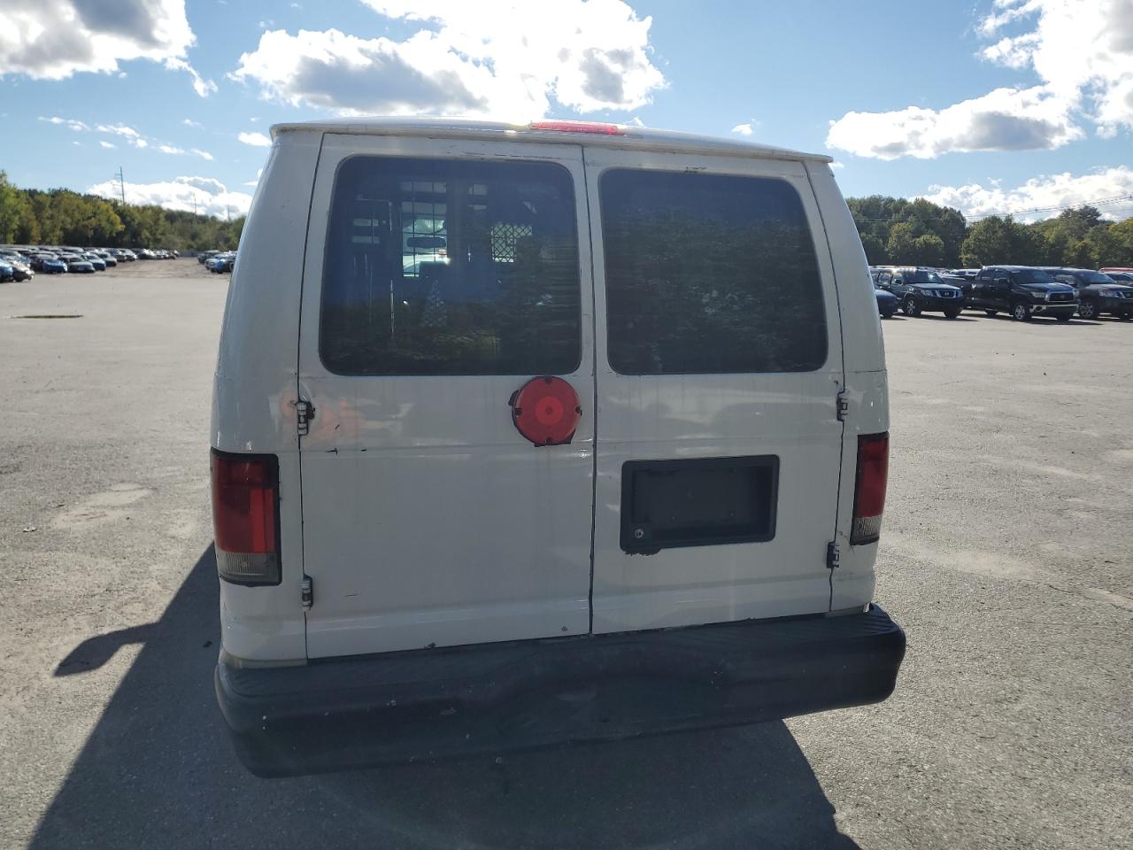 Ford Econoline E150 Van Image 5