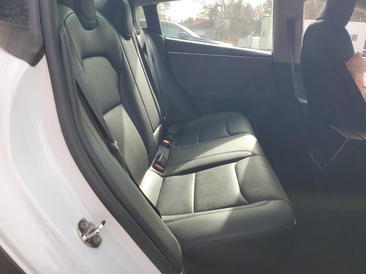 Tesla Model 3 Image 5