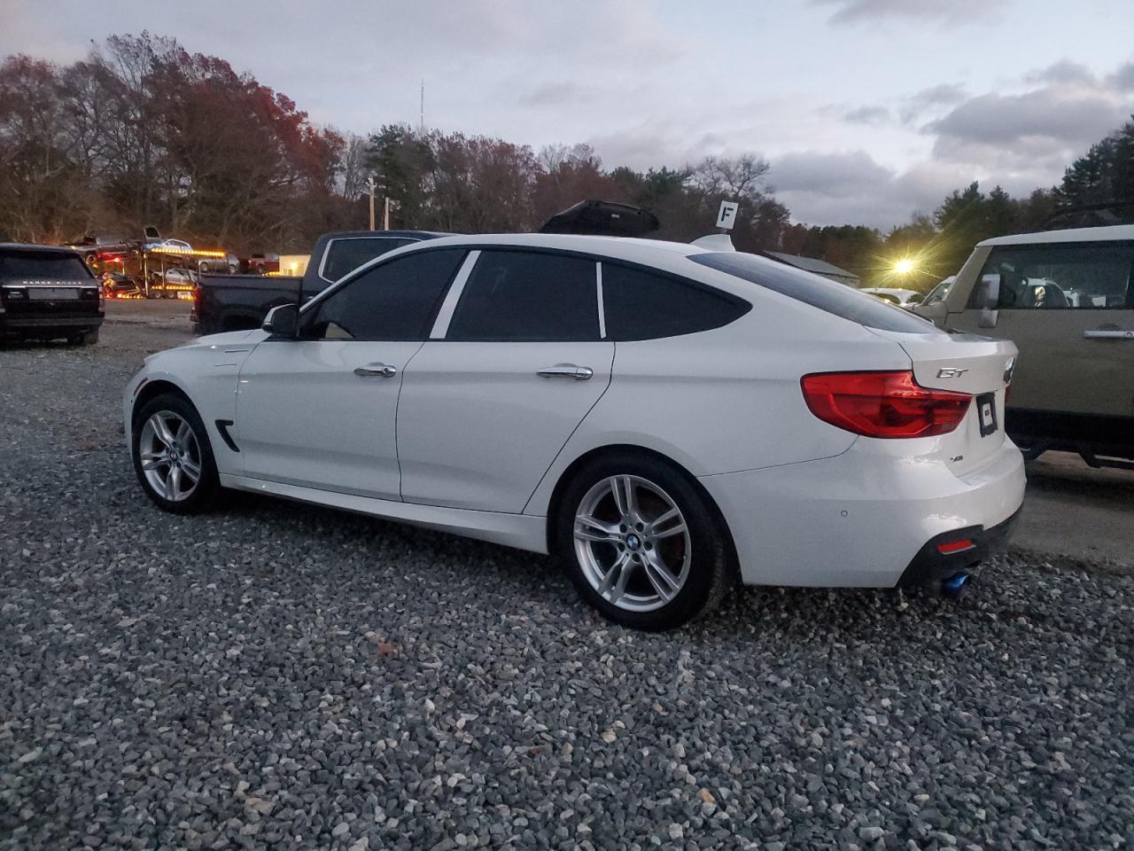 BMW 3 Series Xigt Image 8