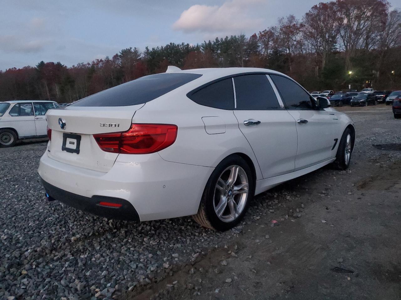 BMW 3 Series Xigt Image 2