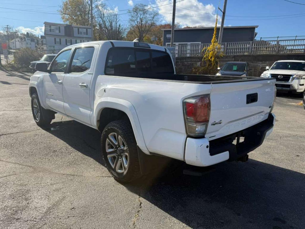 Toyota Tacoma Double Cab Image 10