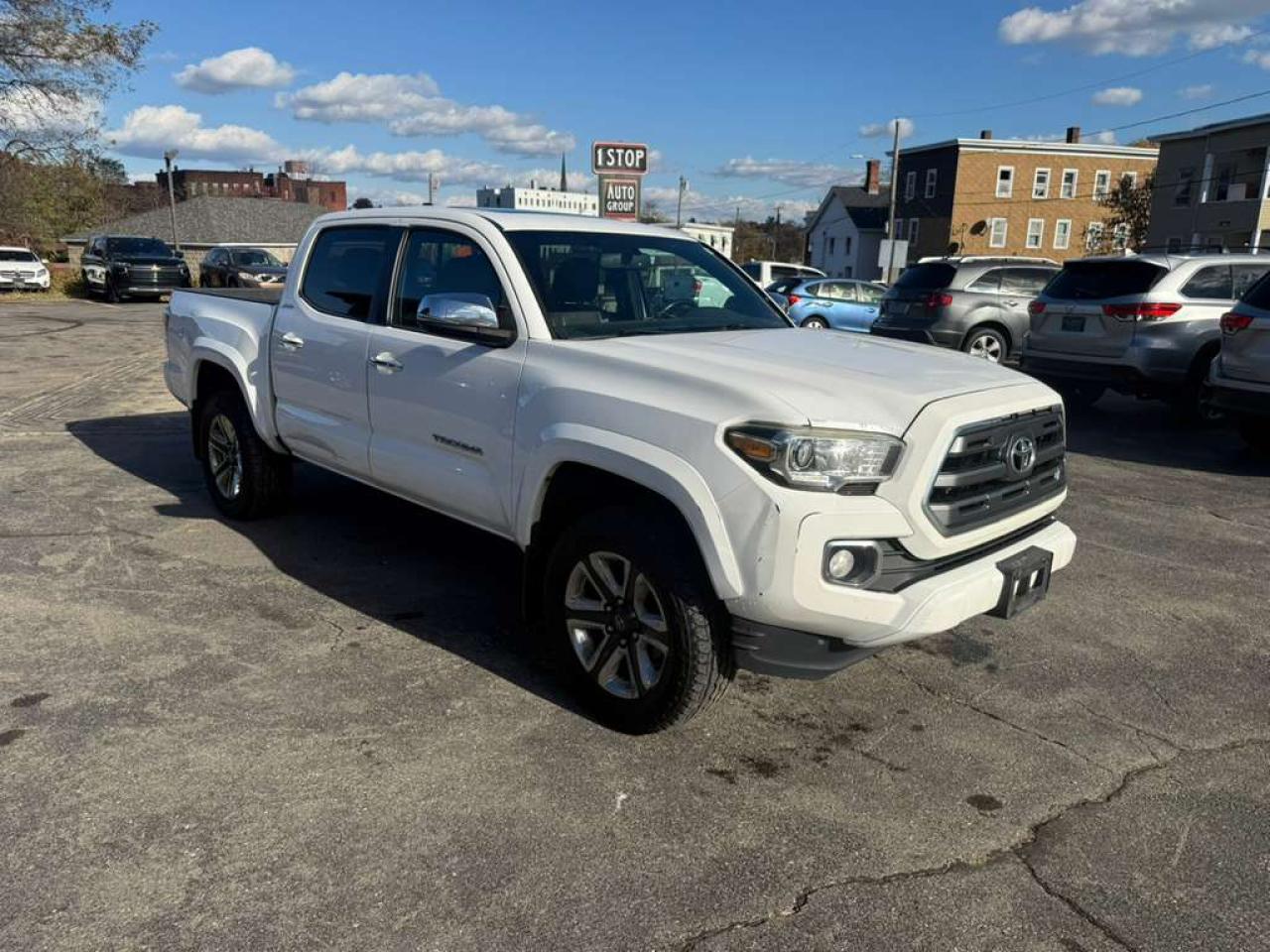 Toyota Tacoma Double Cab Image 3