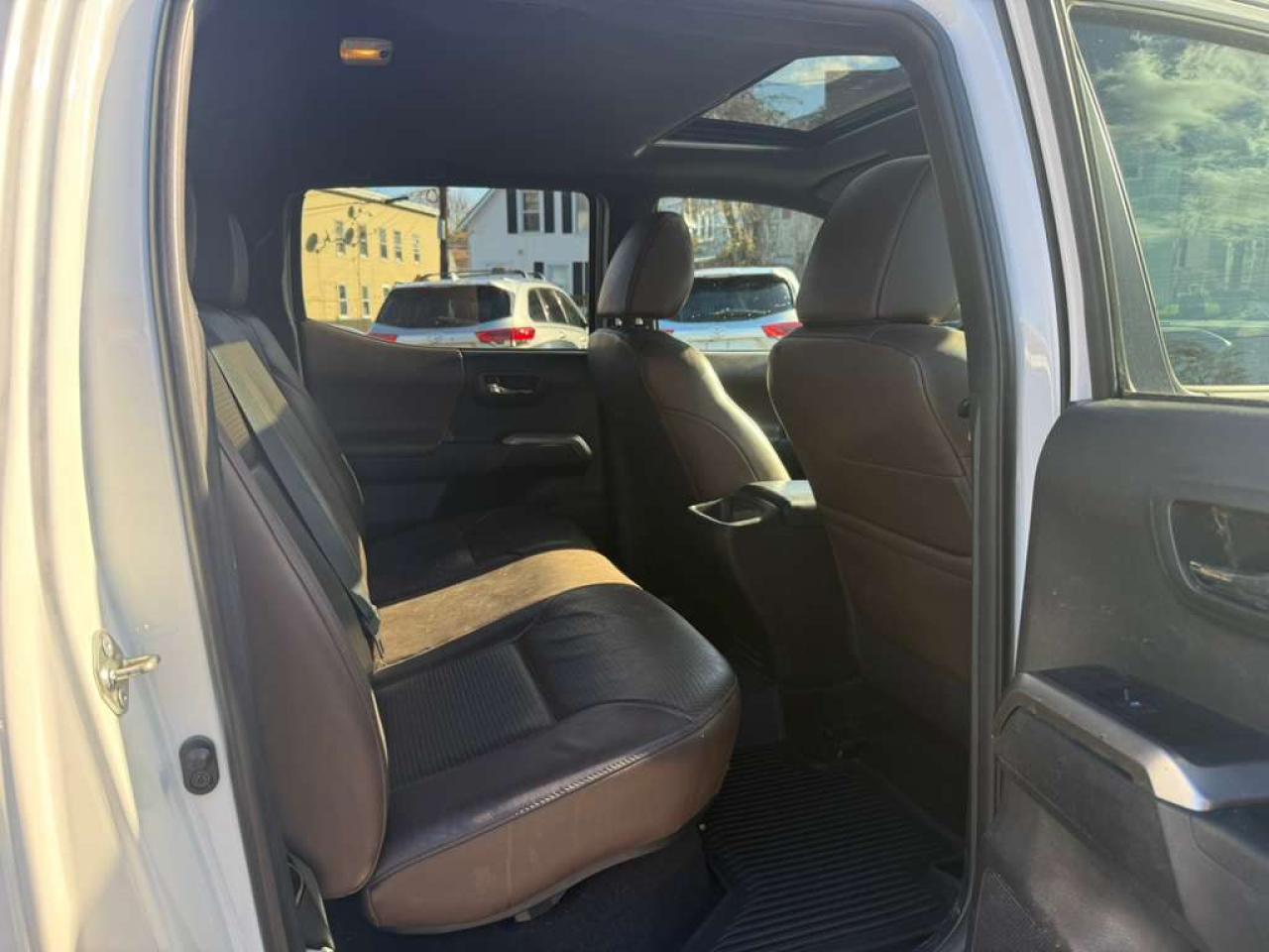 Toyota Tacoma Double Cab Image 7