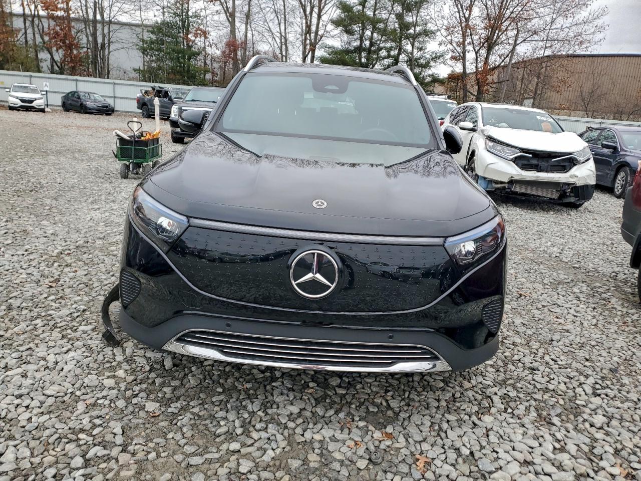 Mercedes-Benz EQB 250+ Image 11