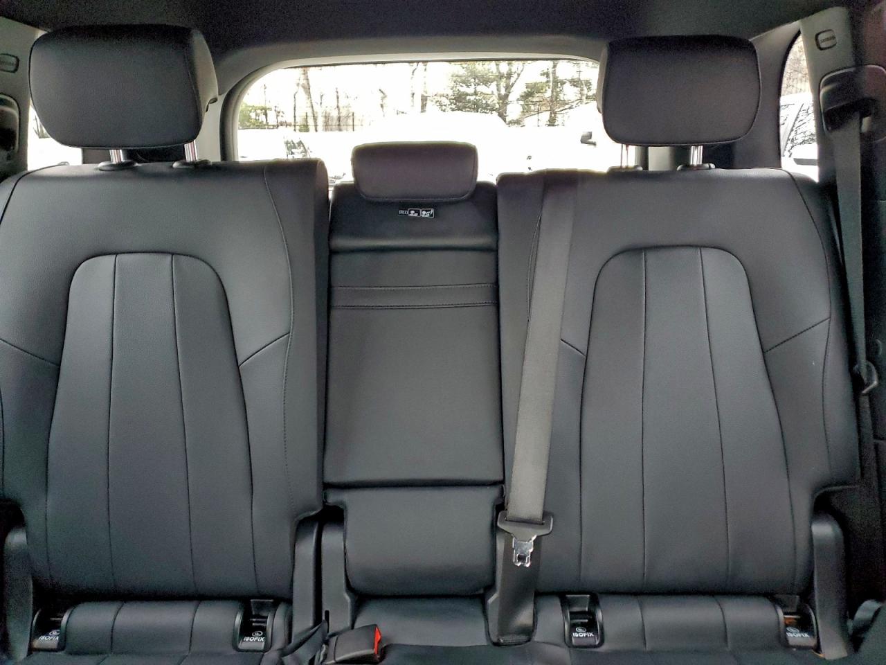 Mercedes-Benz EQB 250+ Image 12