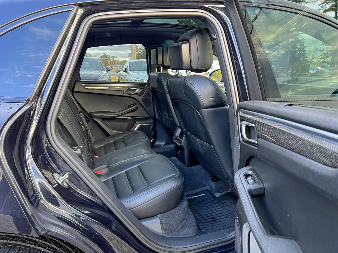 Porsche Macan S Image 2