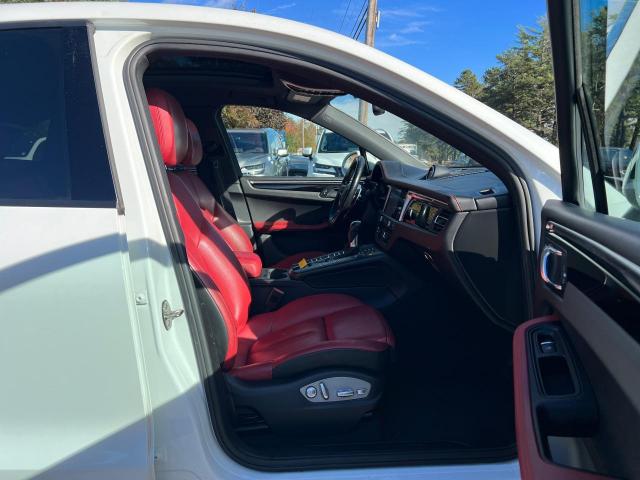 Porsche Macan Image 10