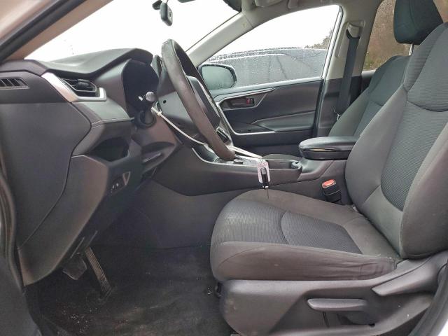 Toyota RAV4 Le Image 9