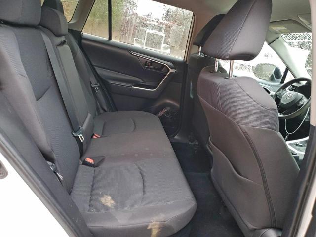 Toyota RAV4 Le Image 13