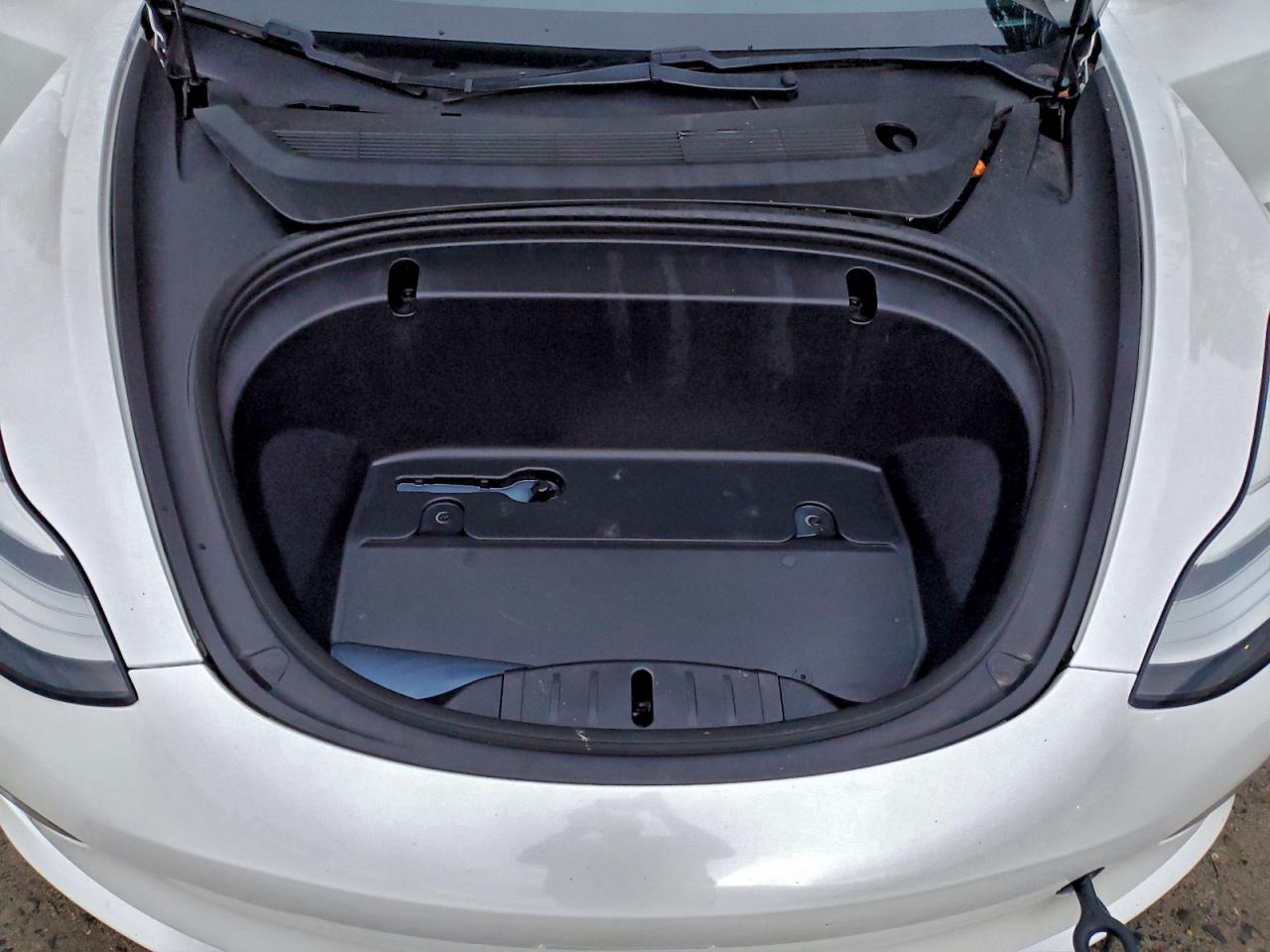 Tesla Model 3 Image 10