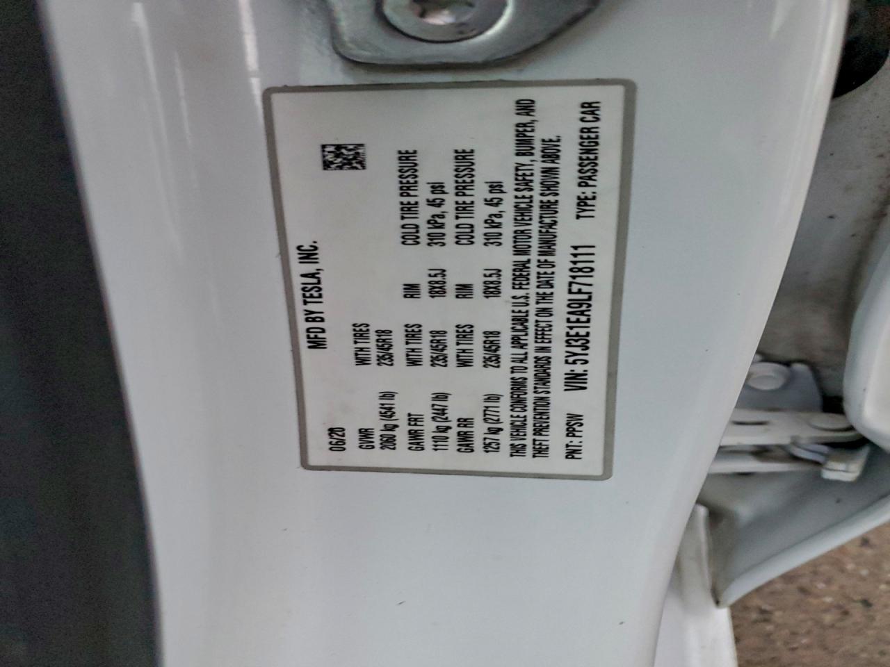 Tesla Model 3 Image 8