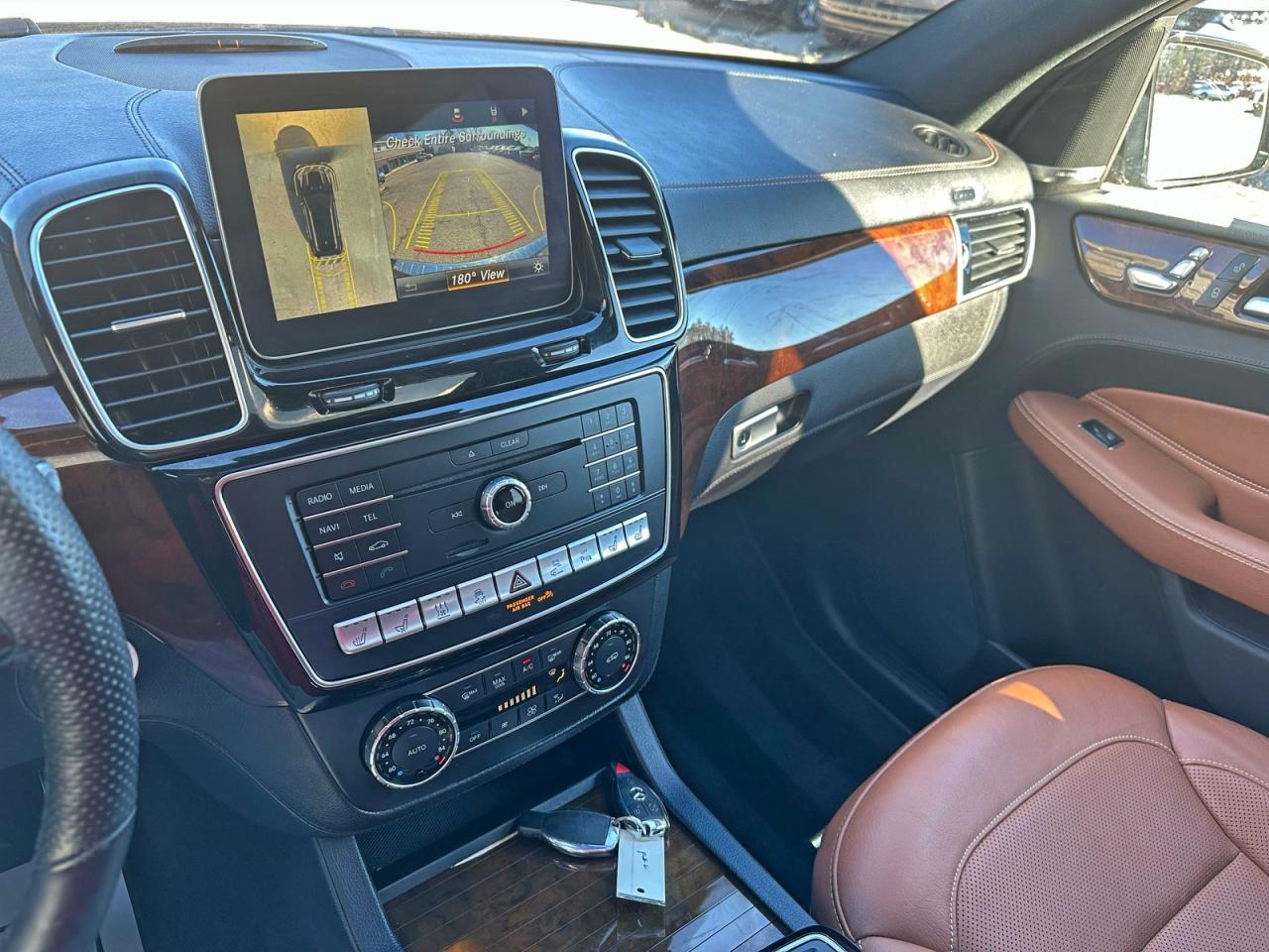 Mercedes-Benz GLE 550e 4matic Image 10