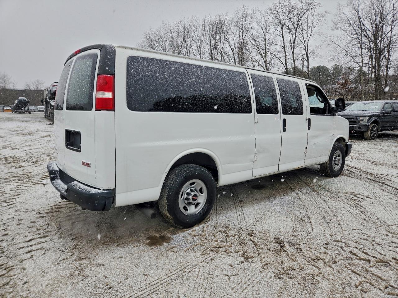 GMC Savana G3500 Ls Image 3