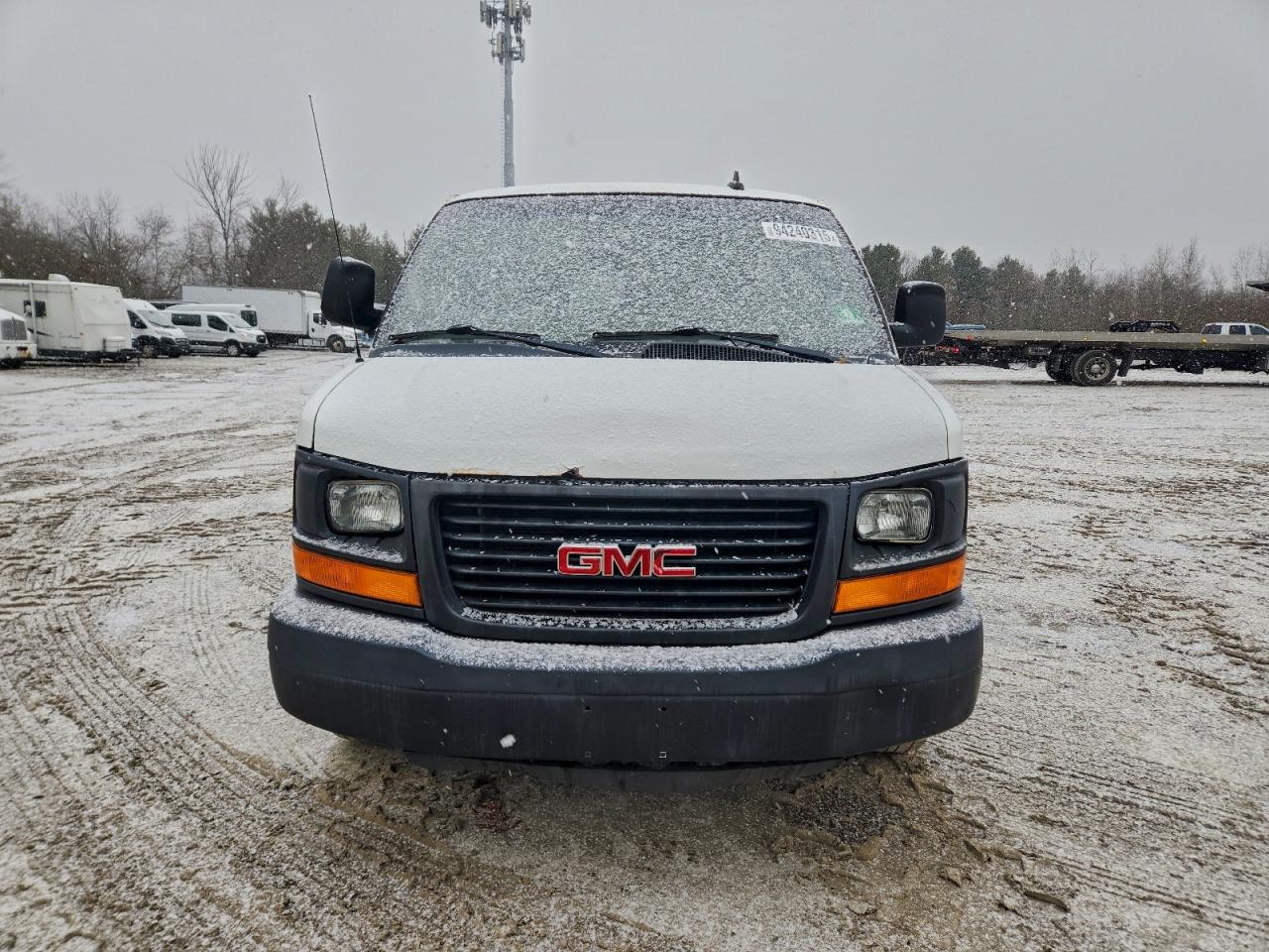 GMC Savana G3500 Ls Image 4