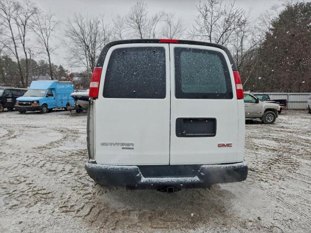 GMC Savana G3500 Ls Image 11