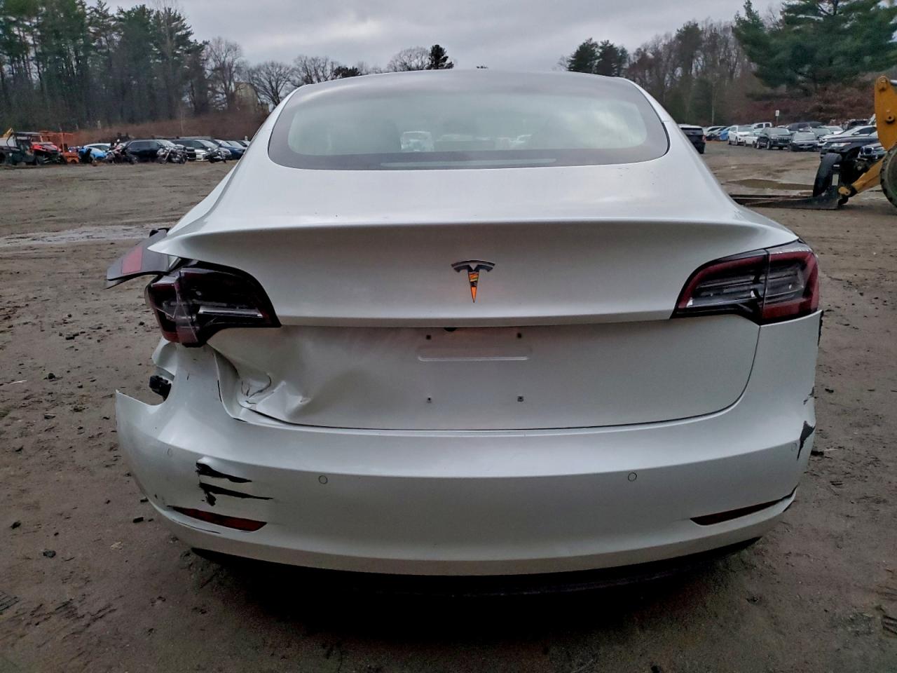 Tesla Model 3 Image 7