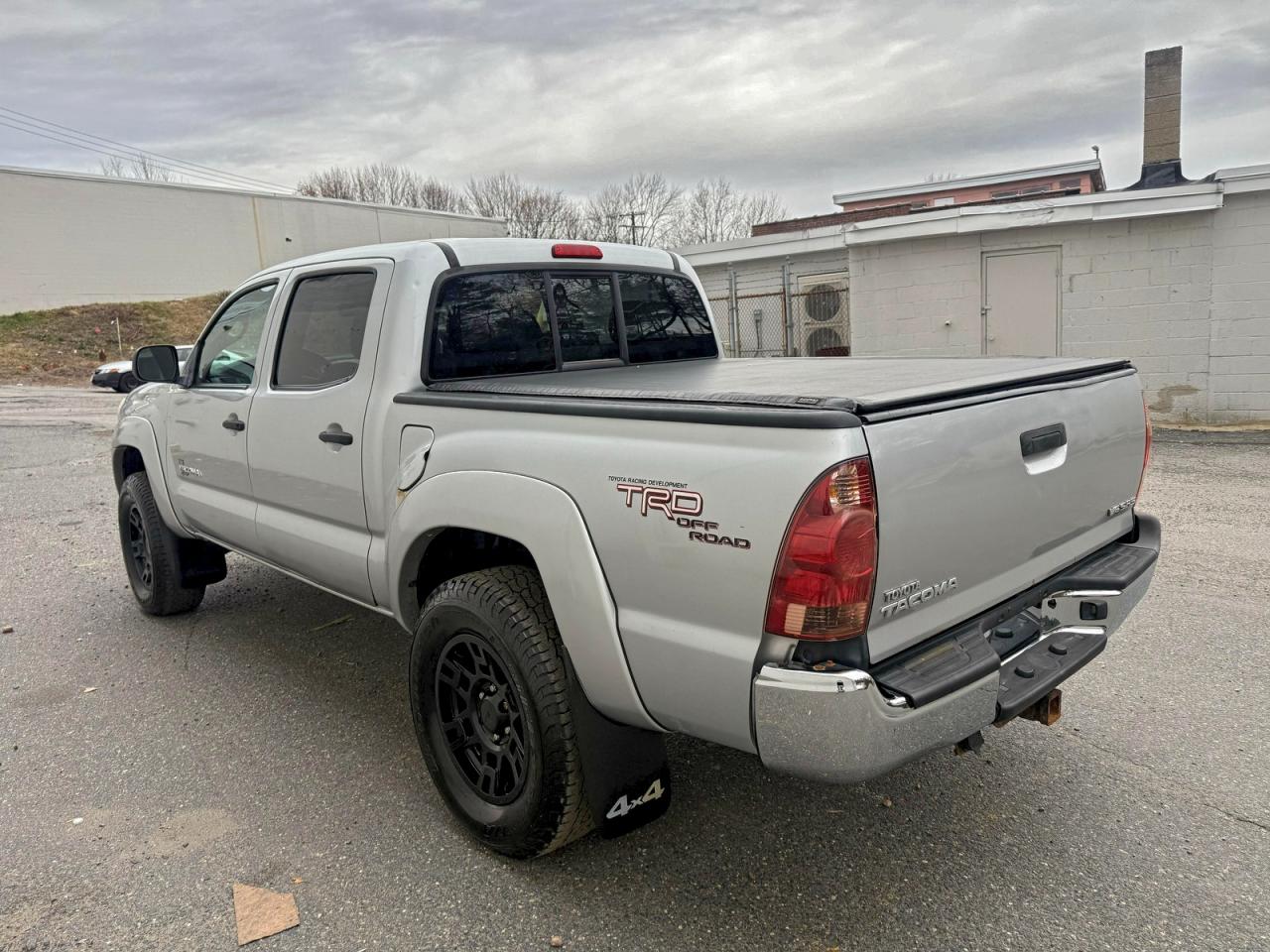 Toyota Tacoma Double Cab Image 8