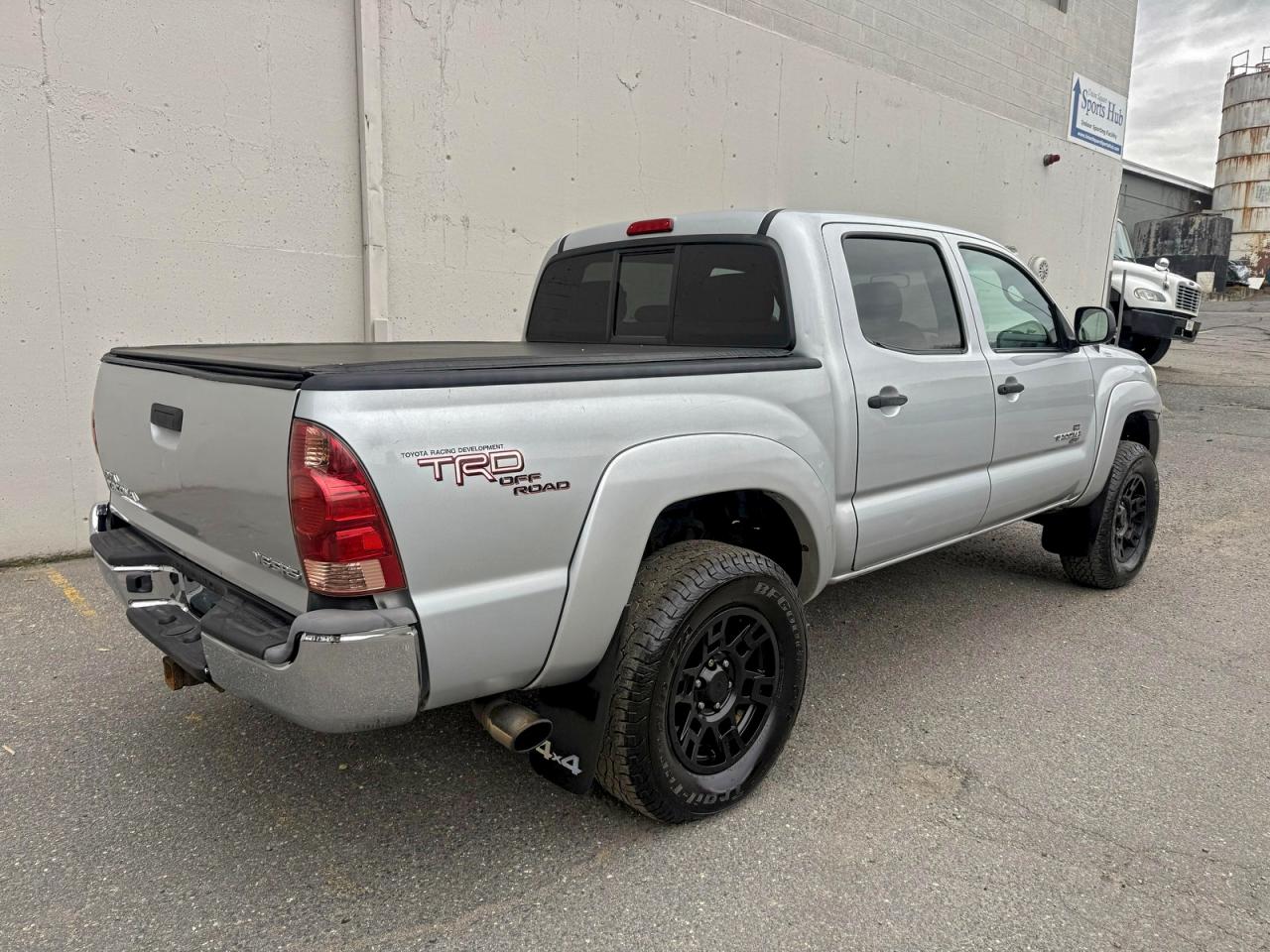 Toyota Tacoma Double Cab Image 2