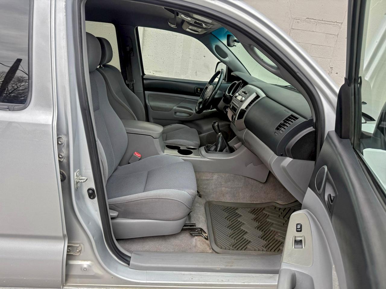 Toyota Tacoma Double Cab Image 4