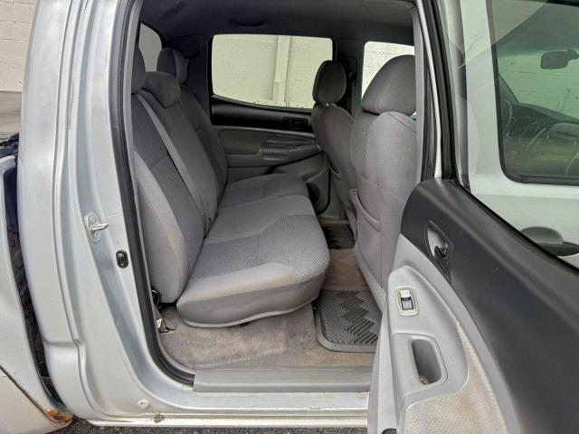 Toyota Tacoma Double Cab Image 3