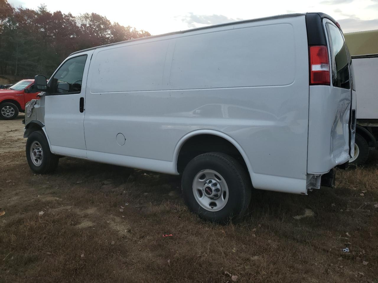 GMC Savana G2500 Image 2