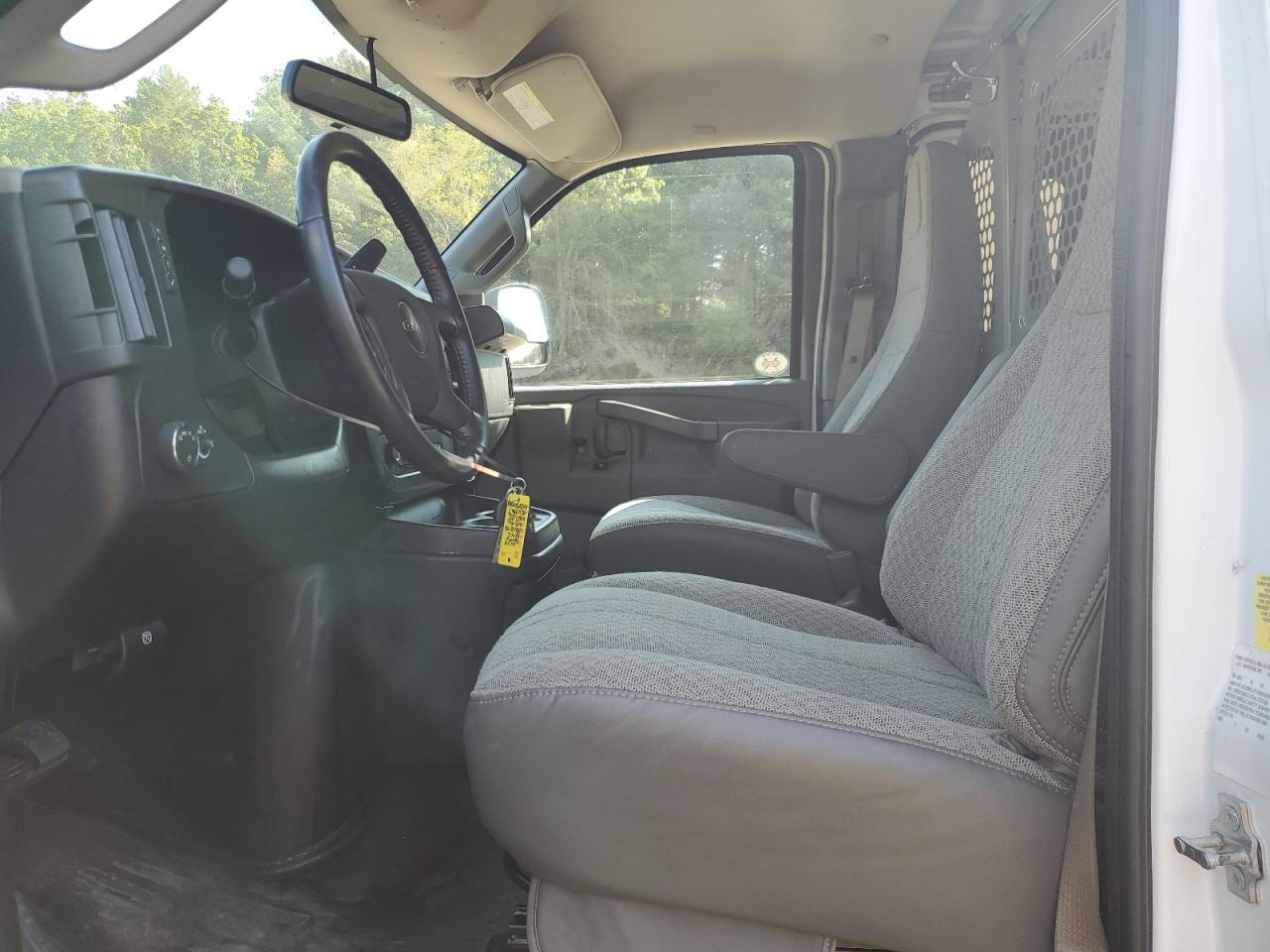 GMC Savana G2500 Image 9