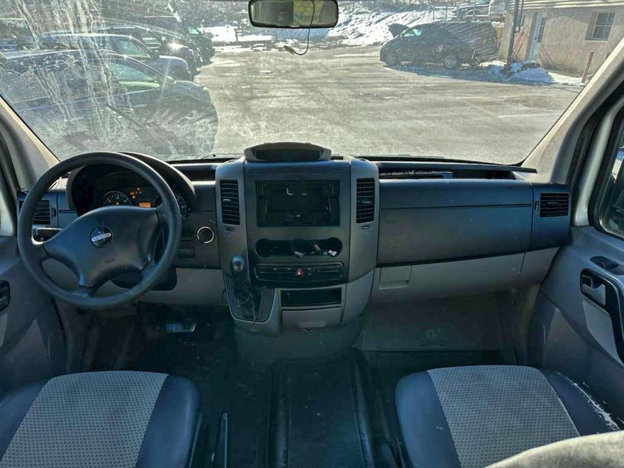 Freightliner Sprinter 2500 Image 8