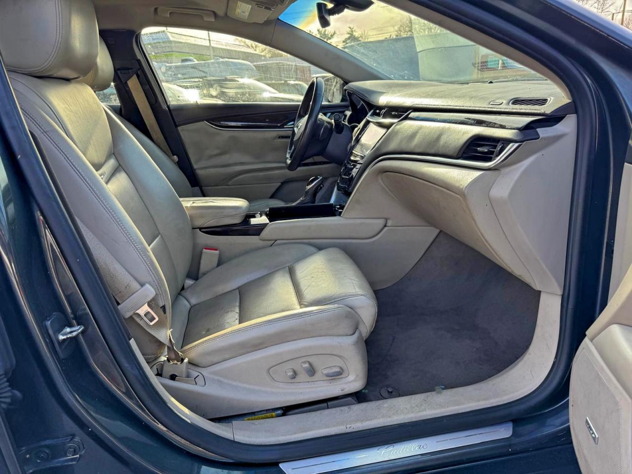 Cadillac XTS Luxury Image 4