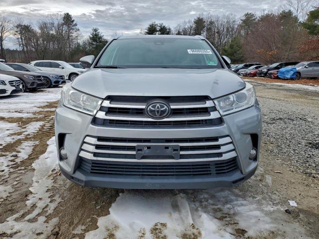 Toyota Highlander Se Image 3