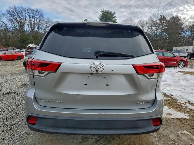 Toyota Highlander Se Image 12