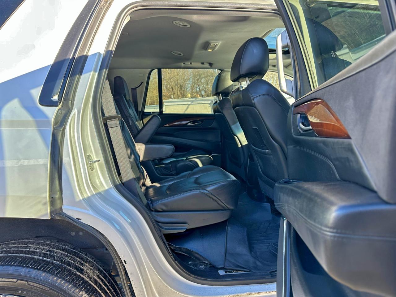 Cadillac Escalade Luxury Image 4