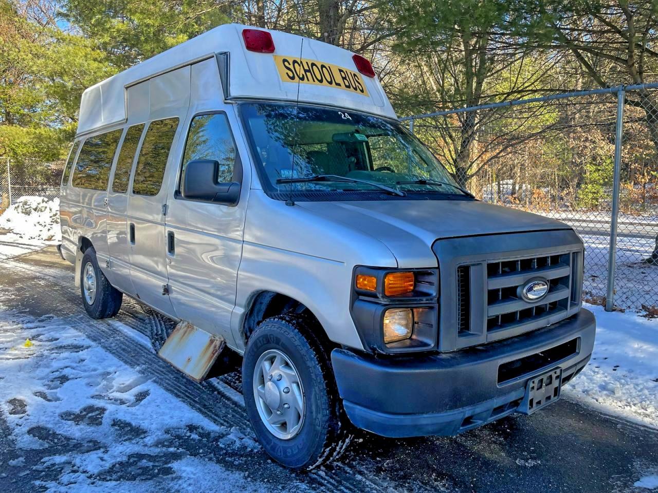 Ford Econoline E250 Van Image 1