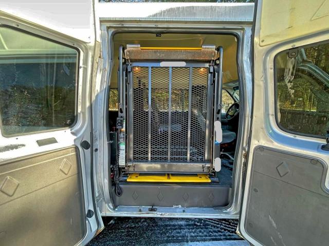 Ford Econoline E250 Van Image 5