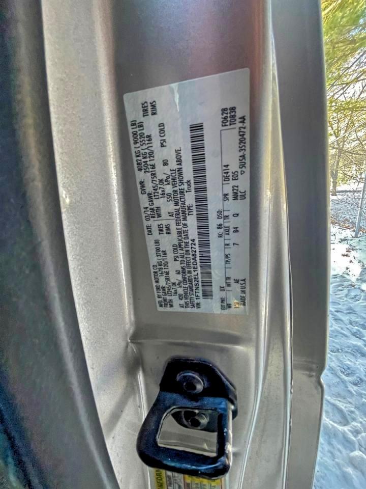 Ford Econoline E250 Van Image 4