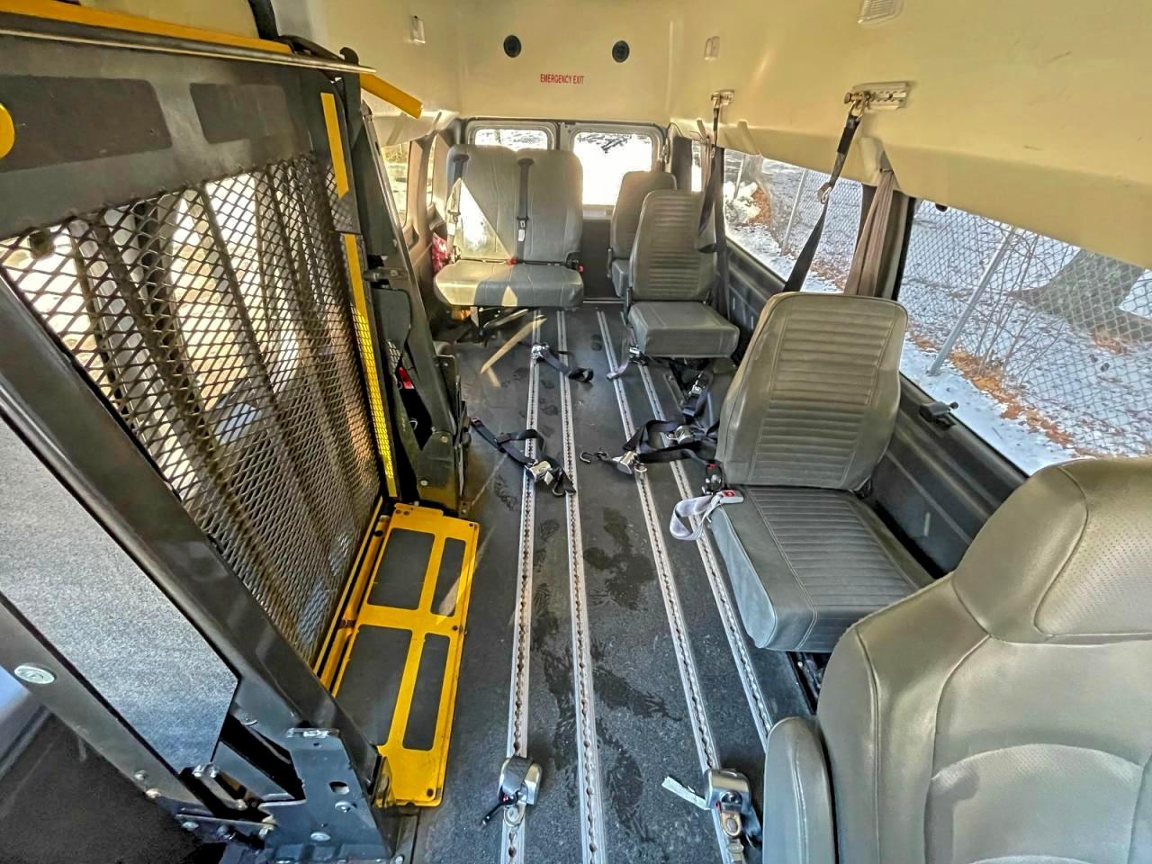 Ford Econoline E250 Van Image 10