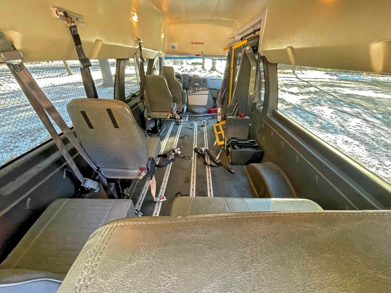 Ford Econoline E250 Van Image 11