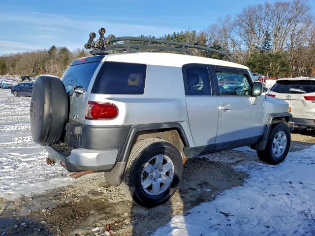 Toyota FJ Cruiser Image 13