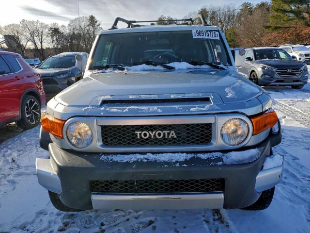 Toyota FJ Cruiser Image 3