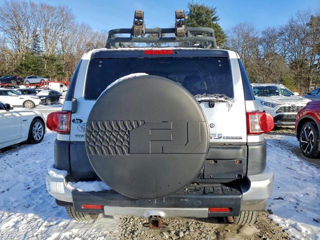 Toyota FJ Cruiser Image 9