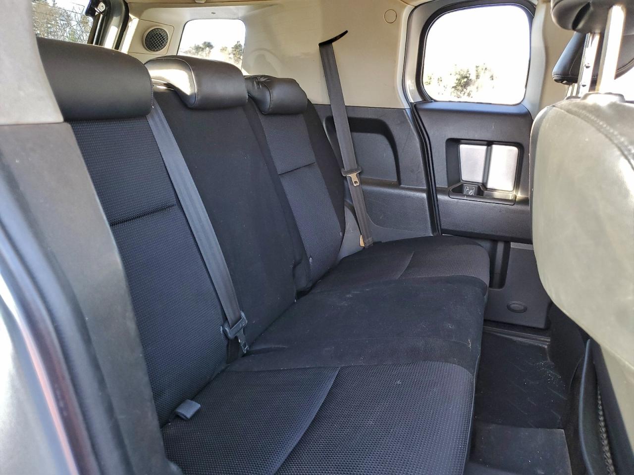 Toyota FJ Cruiser Image 12