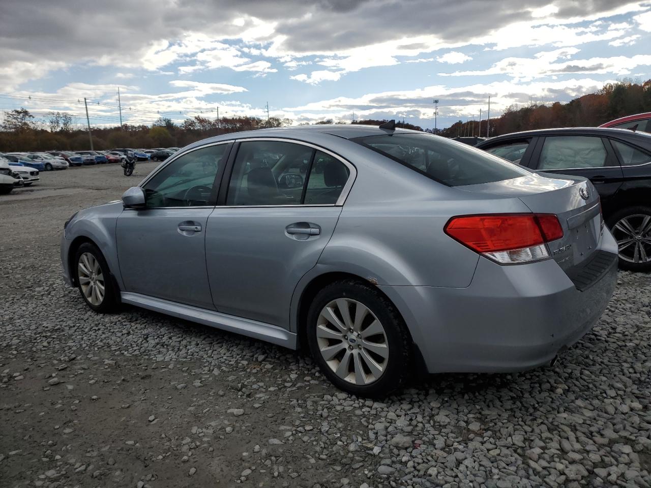 Subaru Legacy 3.6r Limited Image 2