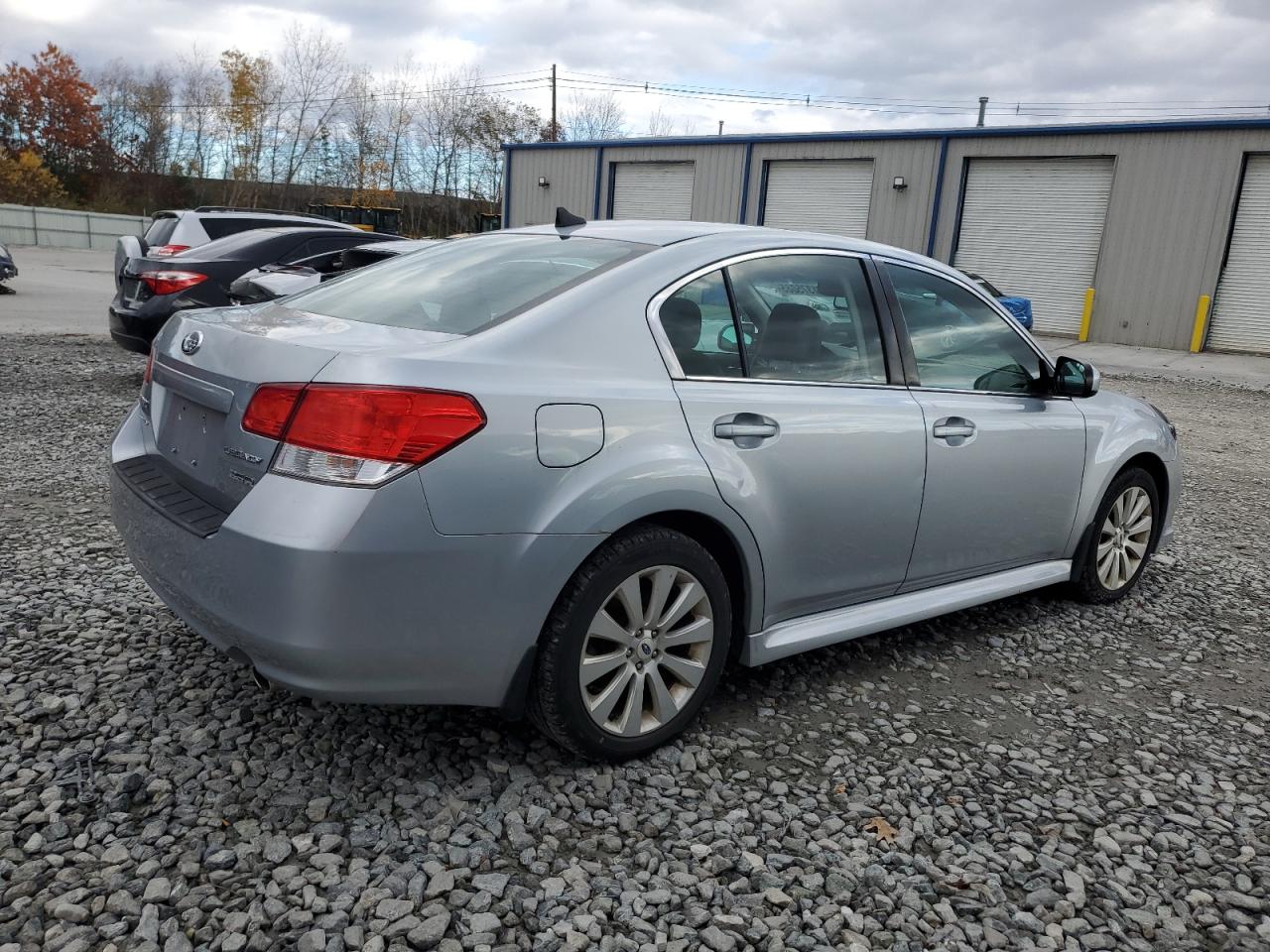 Subaru Legacy 3.6r Limited Image 3