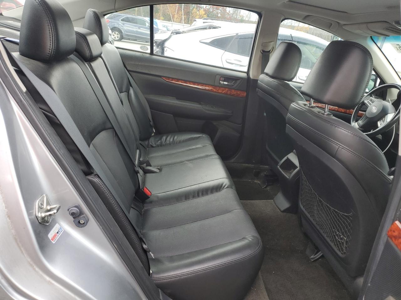 Subaru Legacy 3.6r Limited Image 5