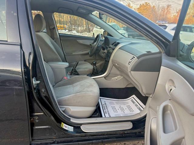 Toyota Corolla Base Image 2