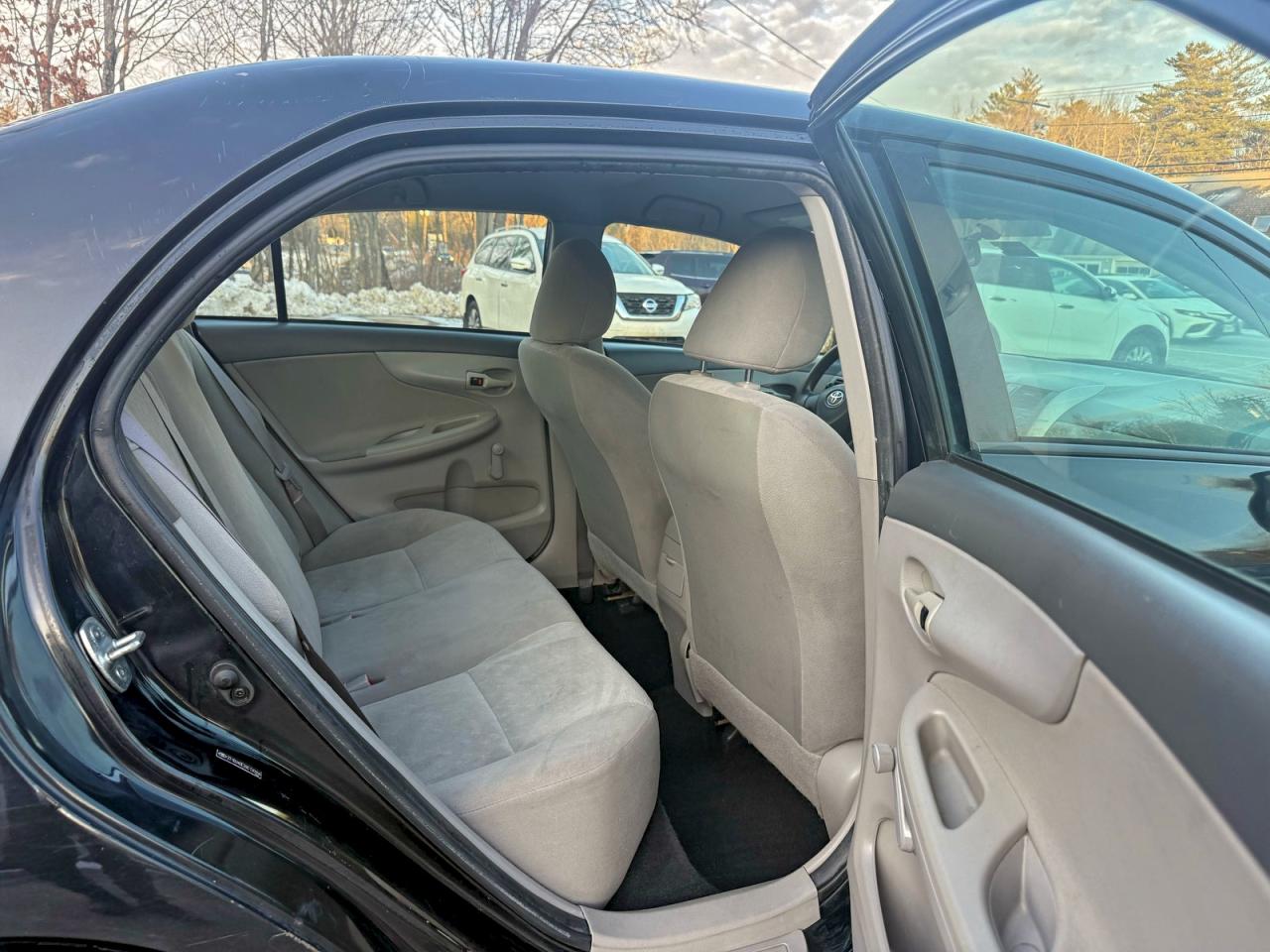 Toyota Corolla Base Image 7